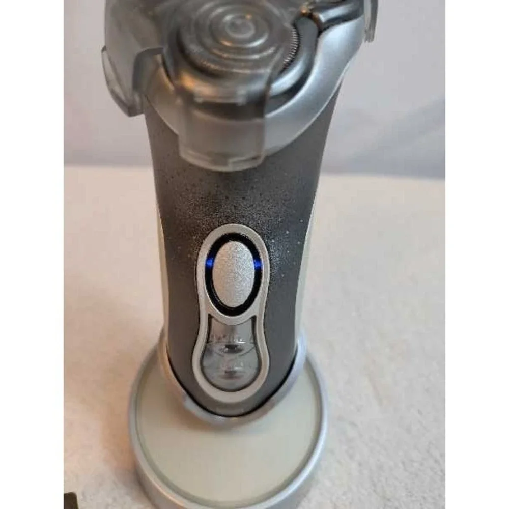 Philips Norelco 8140XL Speed-XL Rechargeable Tripleheader Razor